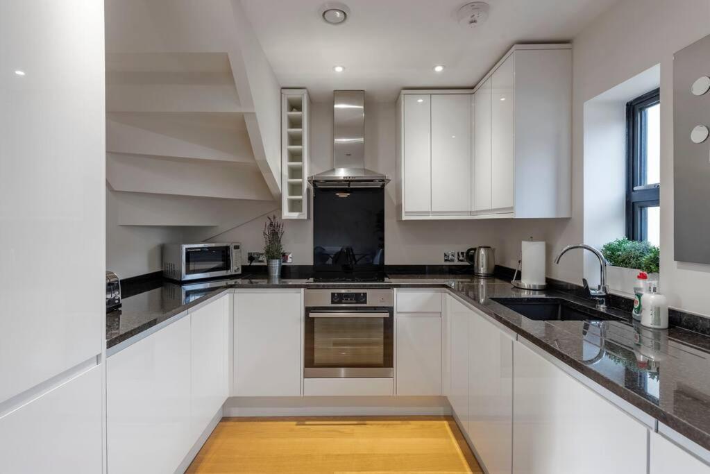 バース Fantastic 3-Bed House With Parkingヴィラ エクステリア 写真