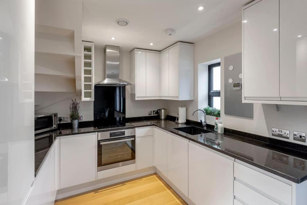 バース Fantastic 3-Bed House With Parkingヴィラ エクステリア 写真